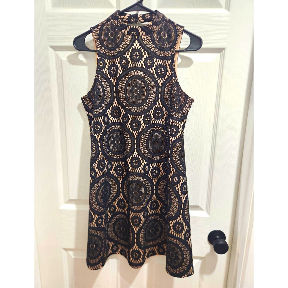 love, FIRE Women's S Black/Beige Lace Lined High Neck Keyhole A-Line Short Dress